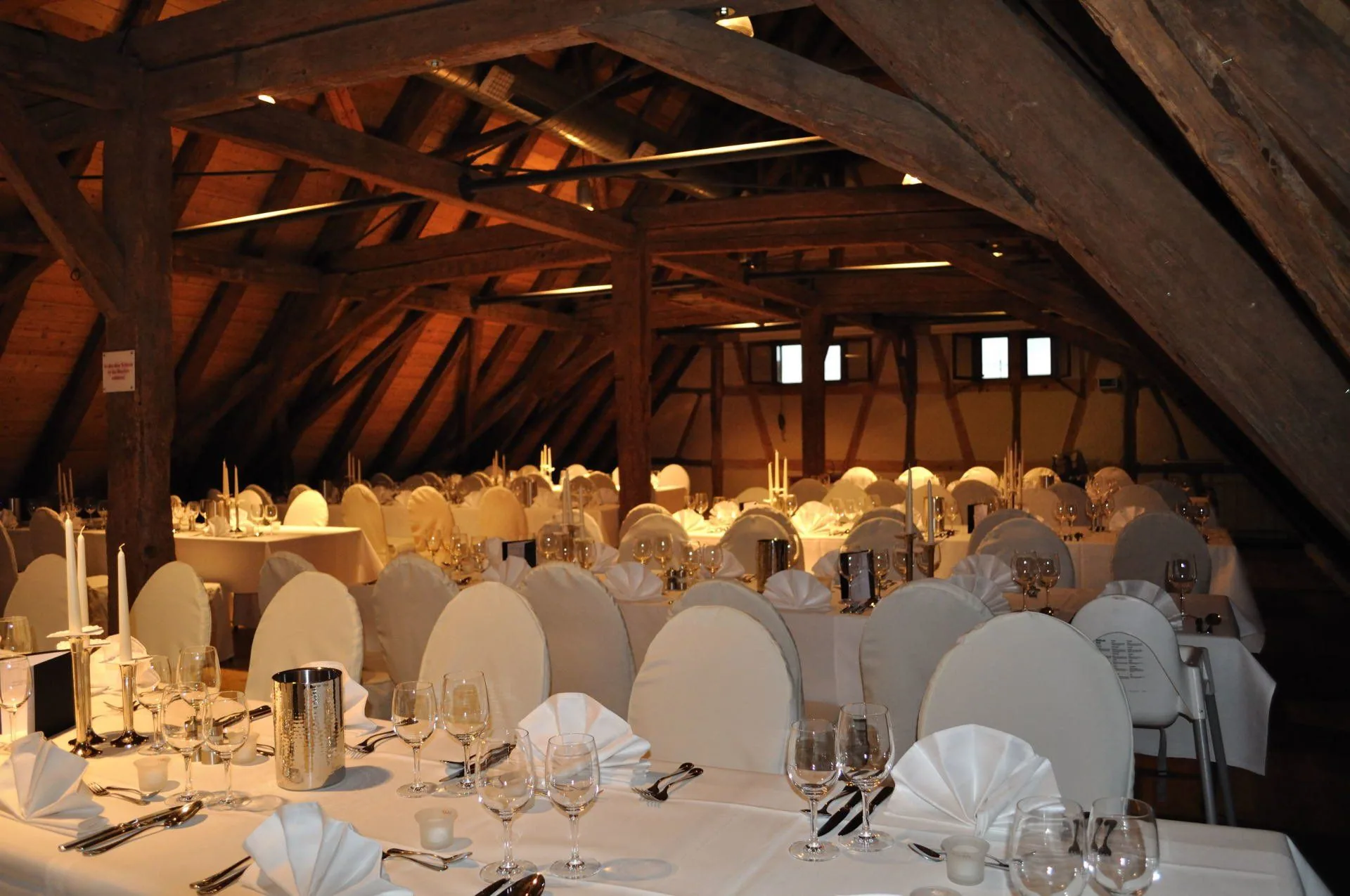 Catering und Tischdekoration bei einem Event
